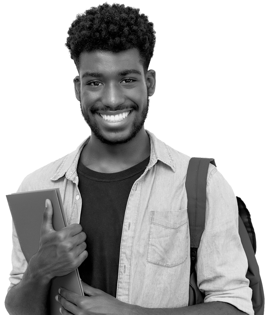 Jovem sorrindo segurando um carderno